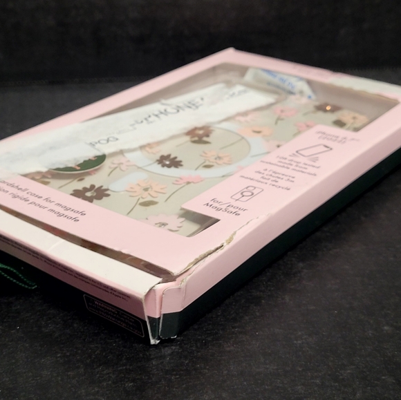 Kate Spade iPhone 6.7 Phone Case - Picture 4 of 5